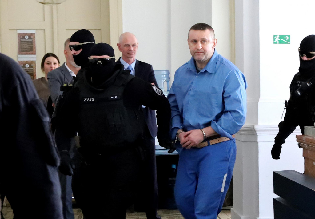 Na snímke odsúdený bos skupiny piťovcov Juraj Ondrejčák prichádza na Špecializovaný trestný súd v Banskej Bystrici 18. marca 2025.

FOTO: TASR/J. Krošlák