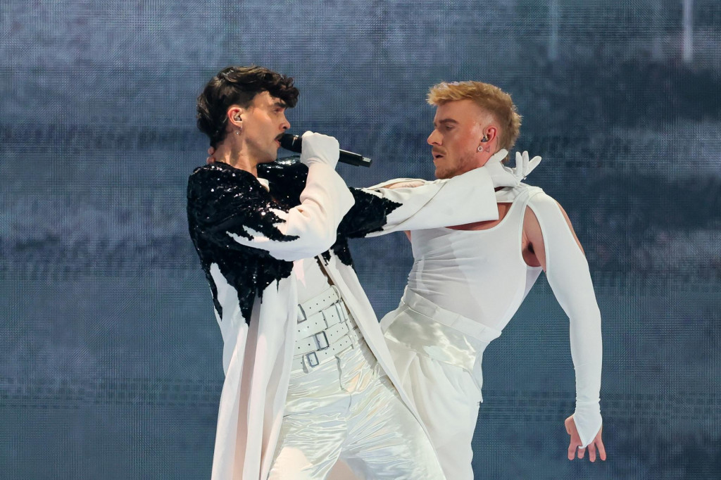 ADONXS, ktorý zastupuje Česko, spieva pieseň „Kiss Kiss Goodbye“ počas druhého semifinále súťaže Eurovision Song Contest 2025. FOTO: Reuters