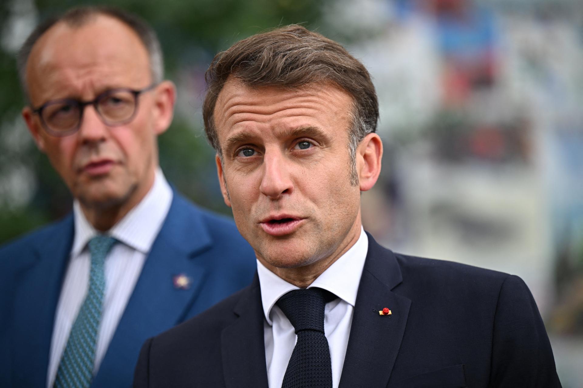 Macron avizuje nové sankcie proti Rusku, ak bude naďalej odmietať prímerie. K rokovaniam vyjadril poľutovanie