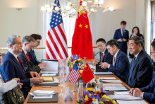Zástupcovia USA a Číny sa pripravujú na diskusiu v deň bilaterálneho stretnutia medzi USA a Čínou v Ženeve vo Švajčiarsku 10. mája 2025. FOTO: REUTERS