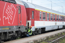 Medzi Popradom a Vydrníkom obnovili vlakovú dopravu po jednej koľaji. FOTO: TASR/František Iván