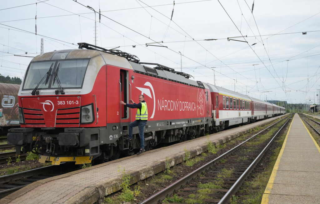Železničná spoločnosť Slovensko o tom informovala na sociálnej sieti. FOTO: TASR/František Iván