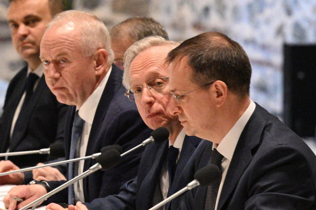 Poradca ruského prezidenta Vladimir Medinskij vedie ruskú delegáciu počas rokovania s delegáciou Ukrajiny v paláci Dolmabahče v Istanbule. FOTO: TASR/AP