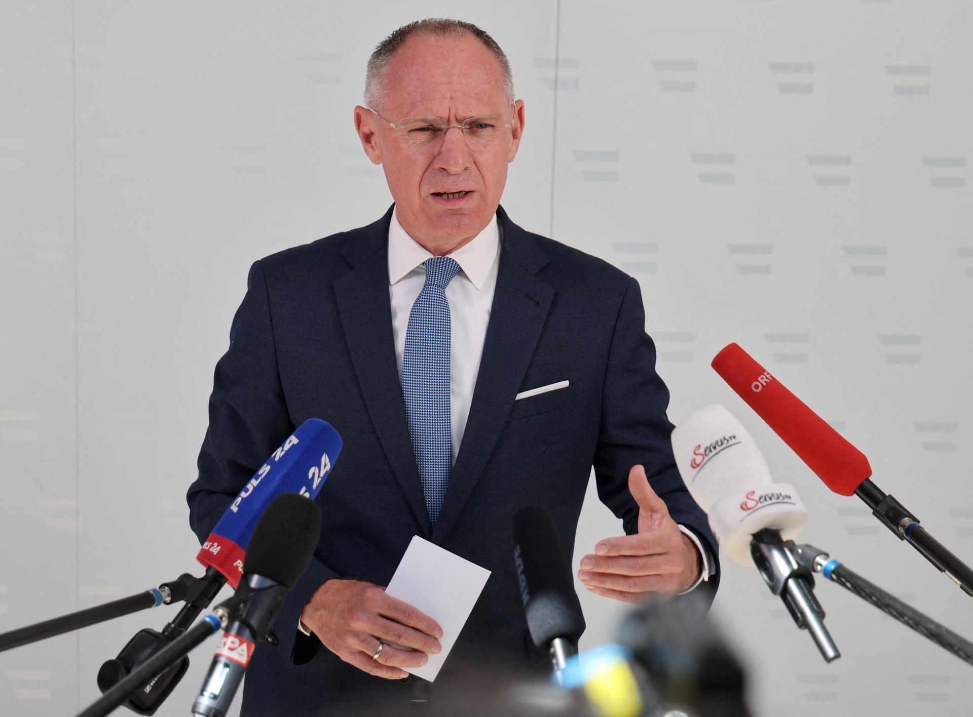 Rakúsky minister vnútra podporil prísnejšie hraničné kontroly zo strany Nemecka