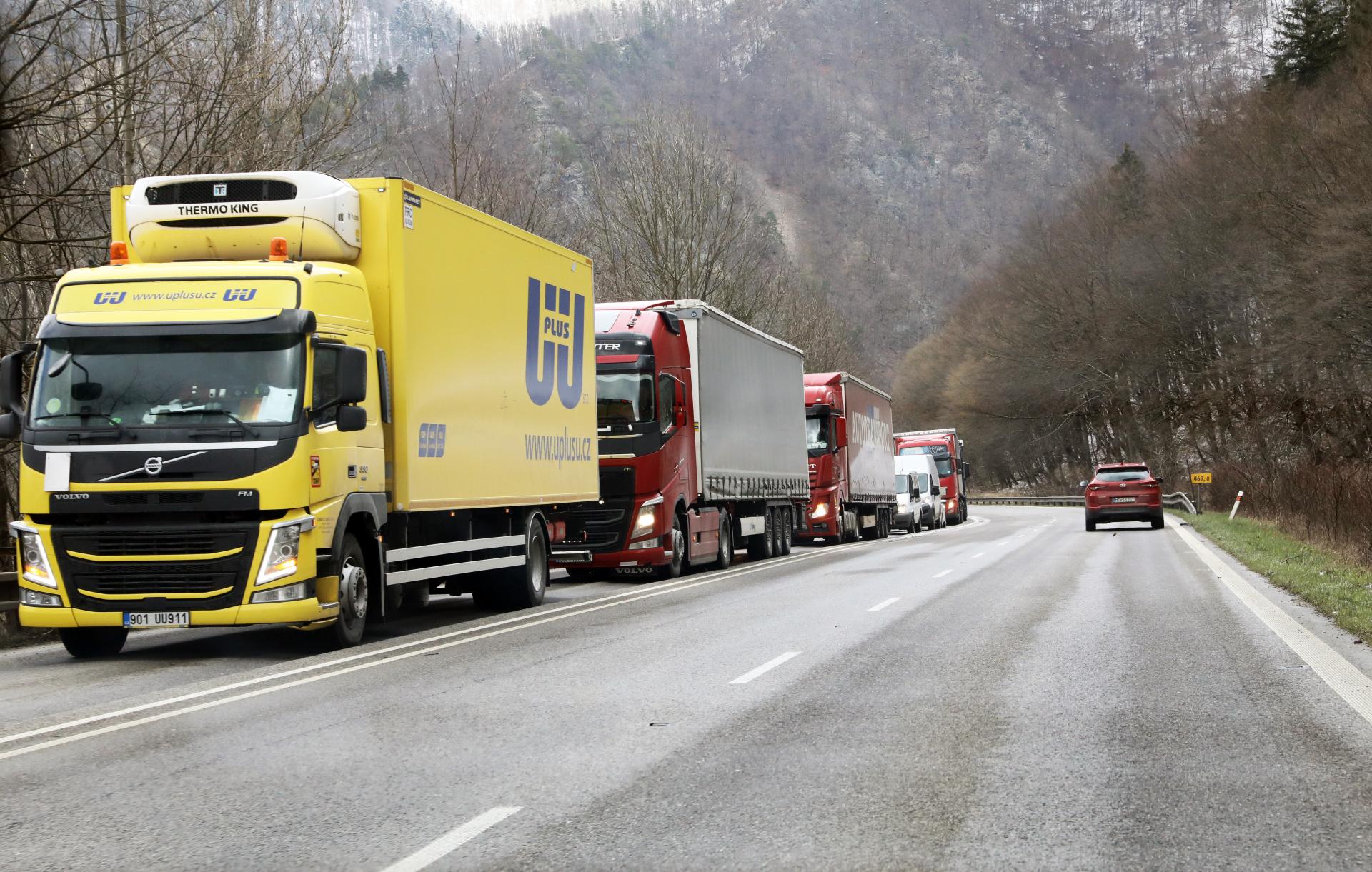 Štát ignoruje požiadavky dopravcov, pripravujeme verejný protest, uviedla Únia autodopravcov