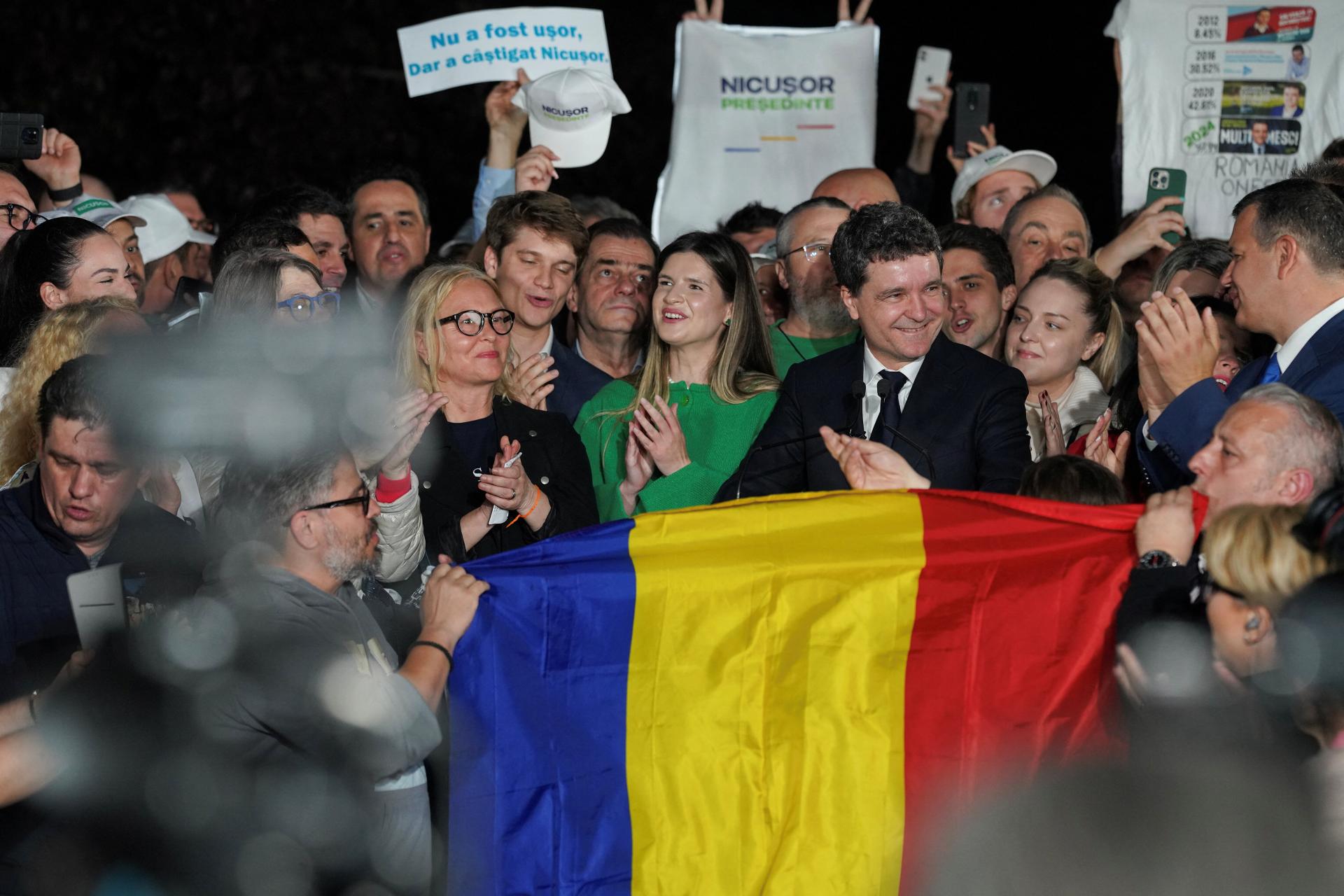 Rumunským prezidentom sa stane proeurópsky primátor Bukurešti Nicuşor Dan, jeho rival sa vyhlásil za víťaza