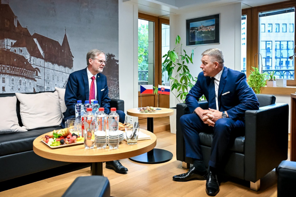 Český premiér Petr Fiala so svojim slovenským náprotivkom Robertom Ficom. ZDROJ: X.com/@P_Fiala