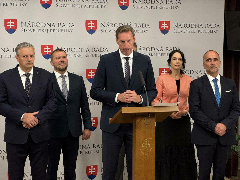 Šéf KDH Milan Majerský (v strede). FOTO: HN/Akos Cséplö