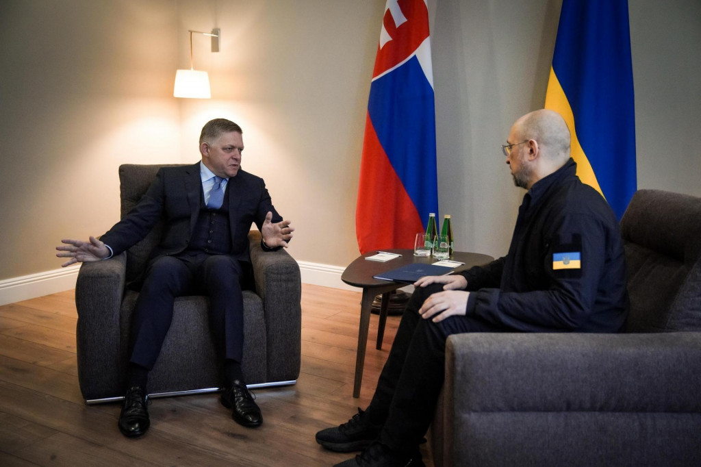 Slovenský premiér Robert Fico a premiér Ukrajiny Denys Šmyhaľ.