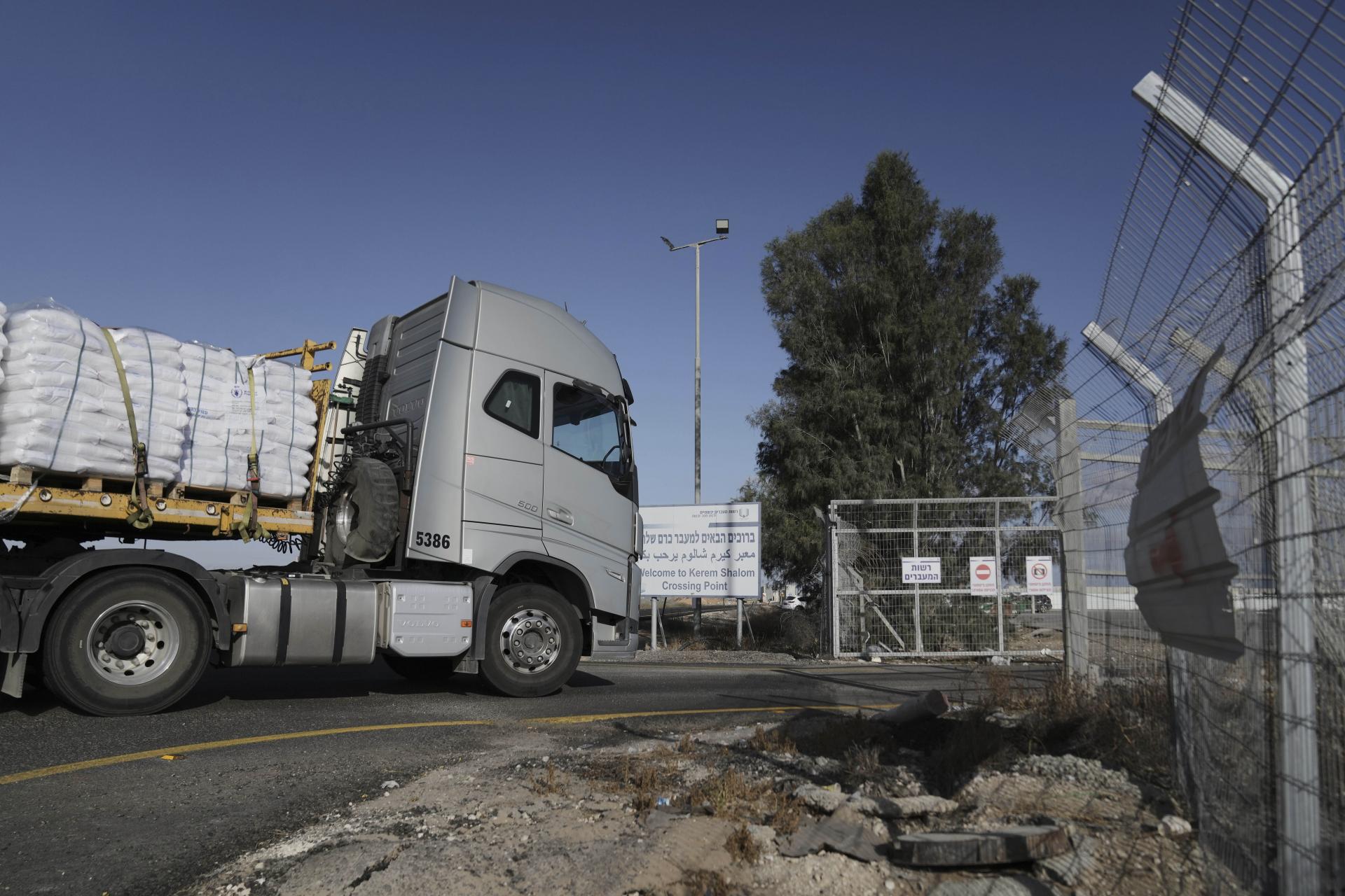 Izrael povolil OSN vstup ďalších 100 kamiónov s pomocou do Pásma Gazy