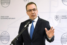 Na snímke minister práce, sociálnych vecí a rodiny SR Erik Tomáš (HLAS-SD) gestikuluje počas brífingu po rokovaní vlády SR v Bratislave v stredu 5. marca 2025. FOTO TASR - Pavel Neubauer

*** Local Caption *** tk brífing MPSVR


FOTO: Pavel Neubauer