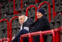 Na snímke zľava generálny sekretár Slovenského zväzu ľadového hokeja (SZĽH) Miroslav Lažo a prezident SZĽH Miroslav Šatan. FOTO: TASR/Jakub Kotian