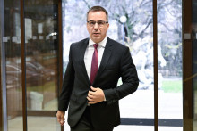 Minister práce Erik Tomáš ohlásil ďalší pokles nezamestnanosti na Slovensku.  FOTO:TASR/P.Neubauer
