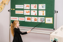 Existujú rôzne gény, ktoré súvisia s rečou a jazykom. Napríklad niektoré genetické abnormality môžu spôsobiť dyslexiu alebo vývojovú dysfáziu, čo sú poruchy komunikácie a učenia s pomerne významnou genetickou väzbou.

FOTO: Shutterstock