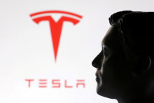 Minulý týždeň Musk oznámil, že 30. mája na úrade končí. Na otázku, či ho to, čomu čelil, prinútilo popremýšľať o svojej angažovanosti v politike, odpovedal: „Urobil som, čo bolo potrebné urobiť.“ FOTO: REUTERS