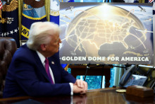 Americký prezident Donald Trump vydáva oznámenie o protiraketovom štíte Golden Dome. FOTO: REUTERS