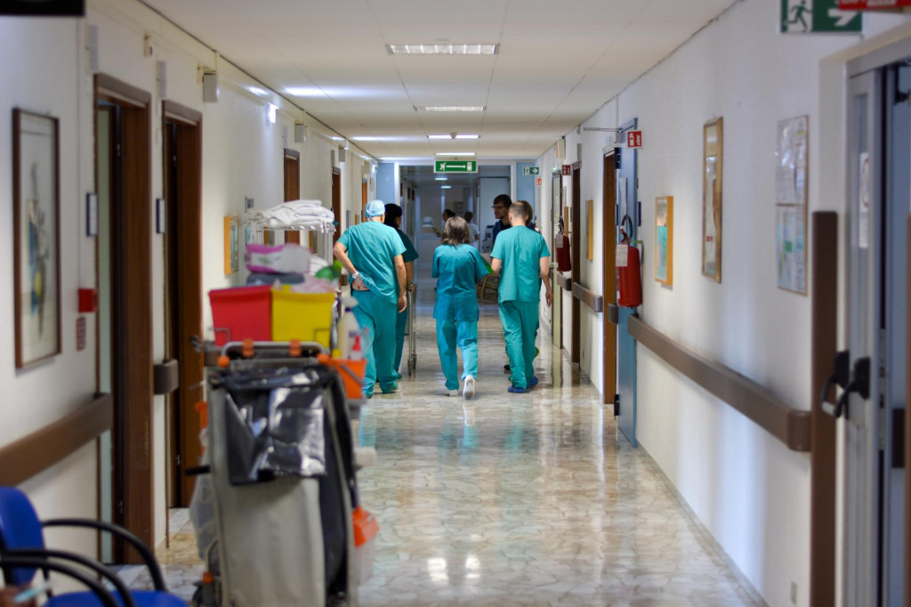 Lekári sa ostro dištancujú od nejasne podložených, nevedeckých a často úplne nezmyselných tvrdení splnomocnenca vlády a považujú ich za ohrozovanie verejného zdravia občanov.