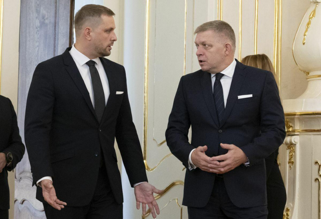 Minister zdravotníctva Kamil Šaško a premiér Robert Fico.