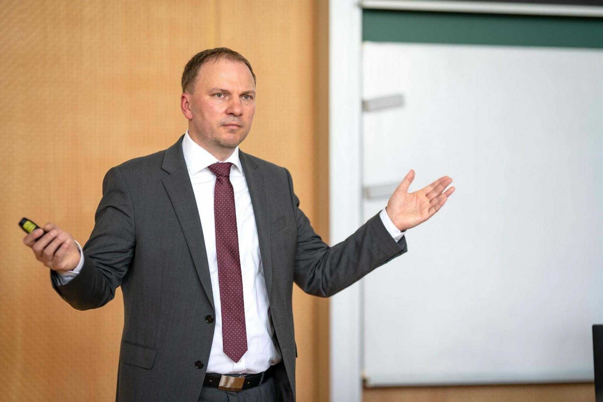 Poradcom eurokomisie sa po prvýkrát stal Slovák, je ním ekonóm Martin Kahanec