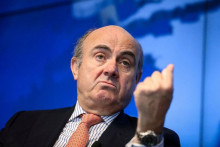 Viceprezident ECB Luis de Guindos predstavil májovú správu o finančnej stabilite eurozóny. FOTO: Reuters