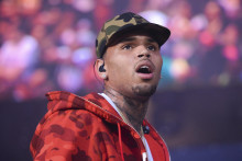 Na archívnej snímke americký spevák Chris Brown. FOTO: TASR/AP