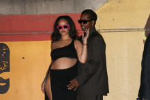 Rihanna s partnerom v Cannes ukázala, že sa zahaľovať nemieni.