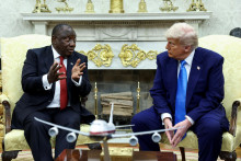 Americký prezident Donald Trump sa stretol s juhoafrickým prezidentom Cyrilom Ramaphosom. FOTO: Reuters