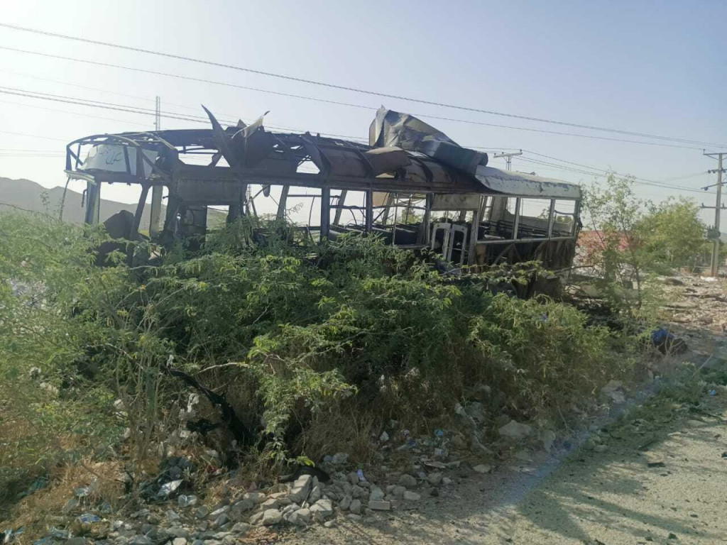 Terčom samovražedného atentátnika sa stal autobus, ktorý smeroval do školy riadenej armádou v provincii Balúčistan. Zdroj: X/missiontakmeel