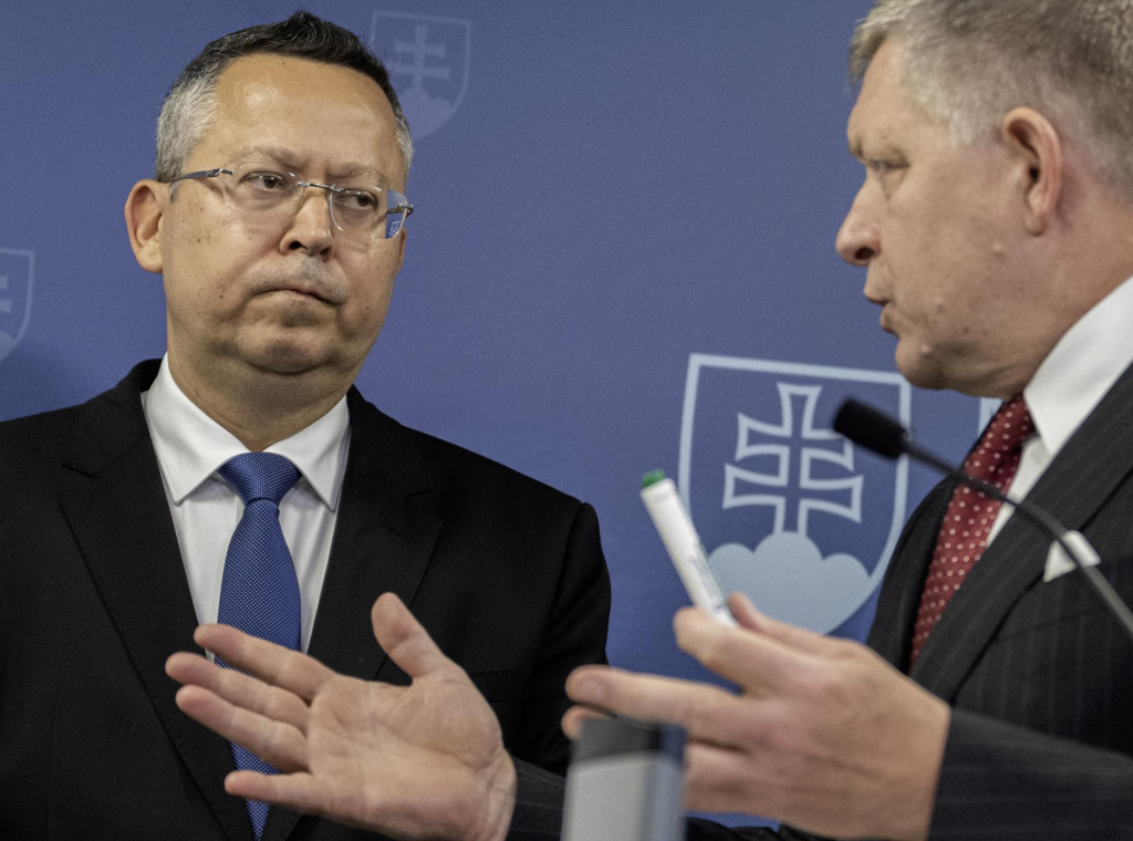 Predseda vlády Robert Fico (Smer-SD) a minister financií Ladislav Kamenický (Smer-SD). FOTO: TASR/Martin Baumann