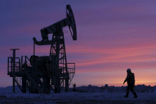 Zásoby ropy v USA vzrástli v minulom týždni o 1,3 milióna barelov na 443,2 milióna barelov, uviedol EIA. FOTO: Reuters