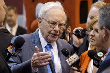 Investor Warren Buffet počas svojej úspešnej kariéry sa často riadil pravidlom nákupu podhodnotených akcií. FOTO: Reuters