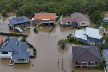 Na snímke záplavy v dôsledku silných lejakov v austrálskom Port Macquarie 22. mája 2025. FOTO: TASR/AP