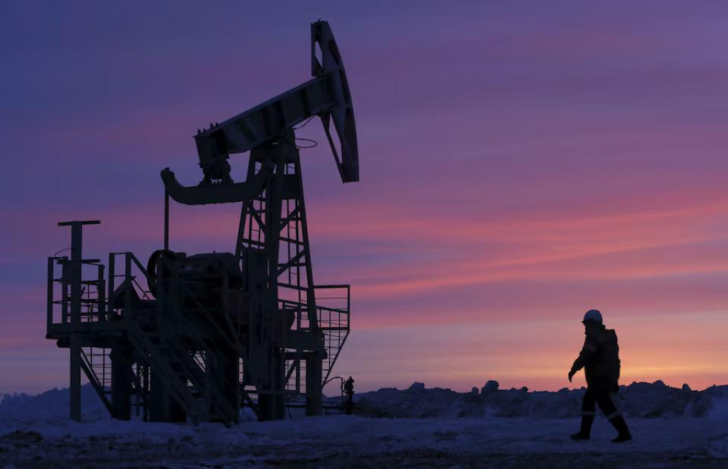 Zásoby ropy v USA vzrástli v minulom týždni o 1,3 milióna barelov na 443,2 milióna barelov, uviedol EIA. FOTO: Reuters
