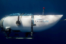 Ponorka Titan, ktorú prevádzkuje spoločnosť OceanGate Expeditions na preskúmanie vraku potopeného Titanicu pri pobreží Newfoundlandu, sa ponára na nedatovanej fotografii. FOTO: Reuters
