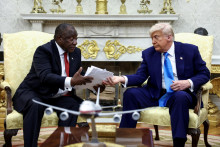 Americký prezident Donald Trump a juhoafrický prezident Cyril Ramaphos. FOTO: Reuters