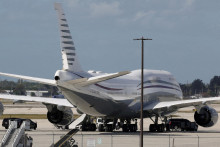 Lietadlo Boeing 747-8 vlastnené Katarčanmi vo West Palm Beach na Floride. FOTO: Reuters