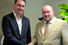 Presne pred dvoma mesiacmi sa šéf hokejového zväzu Miroslav Šatan stal členom odborného poradného zboru ministra Rudolfa Huliaka. FOTO: Ministerstvo cestovného ruchu a športu SR
