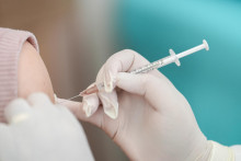Zatiaľ nie je jasné, či nový variant spôsobí nárast prípadov ochorenia na covid, keďže celková úroveň šírenia tejto infekčnej choroby v EÚ je počas roka 2025 nízka. FOTO: REUTERS