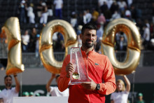 Je to pre mňa krásna odmena za všetku drinu,” uviedol v pozápasovom interview Djokovič, ktorý potvrdil sľubnú formu pred antukovým vrcholom sezóny Roland Garros v Paríži. FOTO: REUTERS