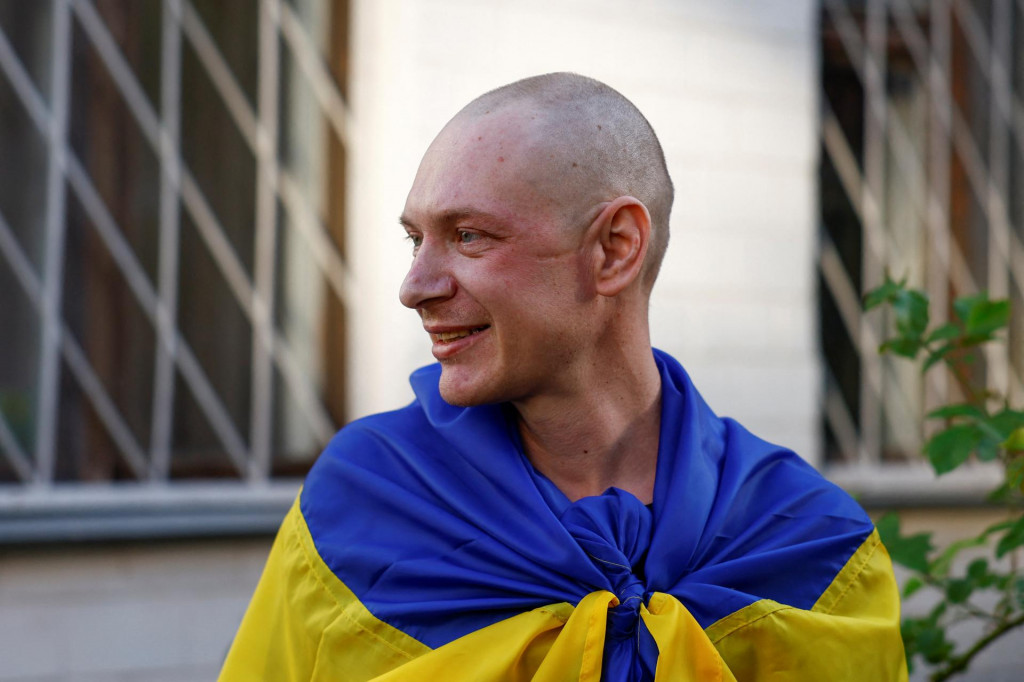 Ukrainian prisoner of war (POW) Oleksandr reacts as he returns after a swap, amid Russia‘s attack on Ukraine, in an undisclosed location in Ukraine, May 23, 2025. REUTERS/Valentyn Ogirenko FOTO: Valentyn Ogirenko
