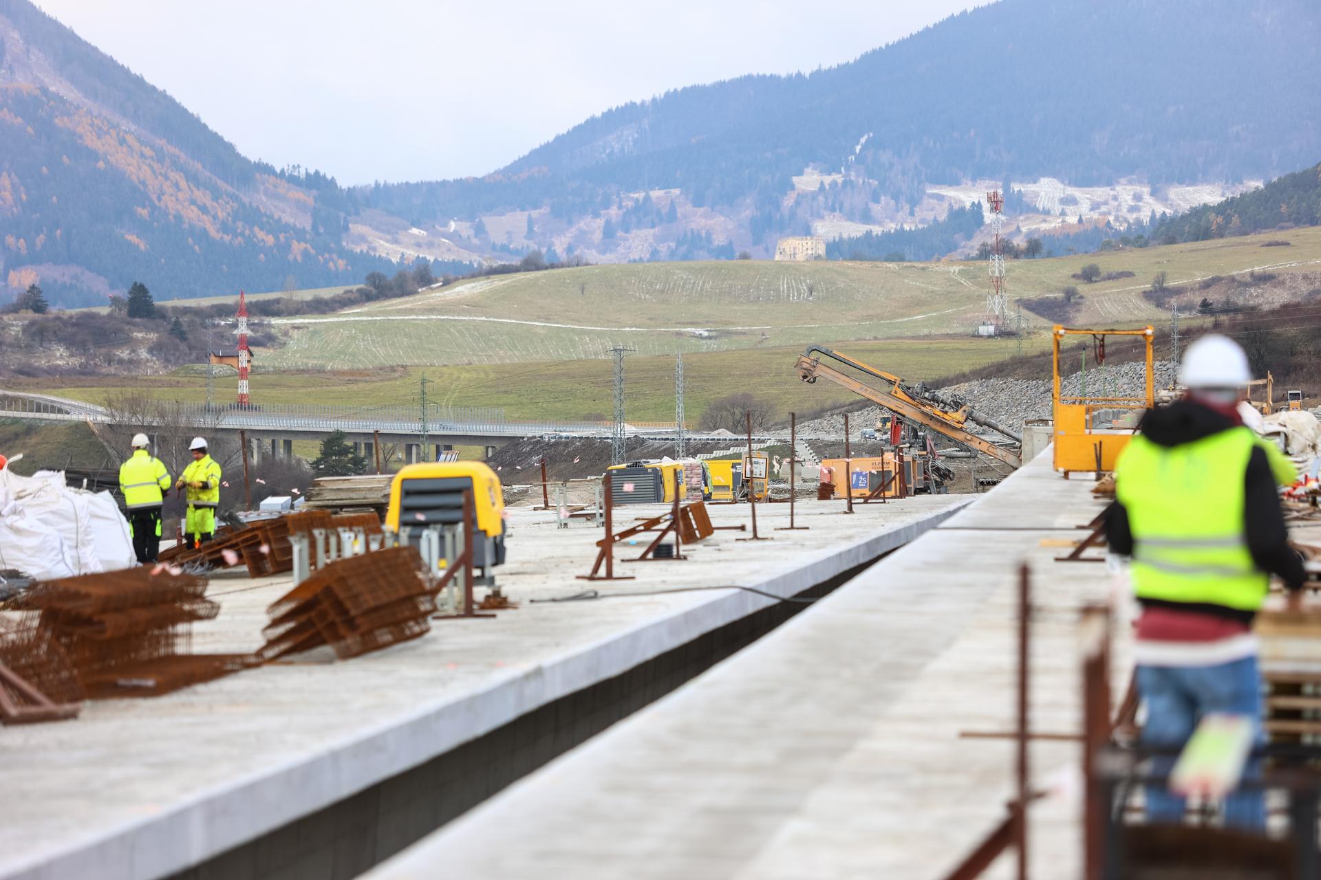 Skupina europoslancov s českým vedením vycestuje Slovensko. Posvieti si na kauzy PPA či meškajúce diaľnice