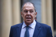 Ruský minister zahraničných vecí Sergej Lavrov prichádza na stretnutie ministrov zahraničných vecí krajín zoskupenia BRICS v brazílskom meste Rio de Janeiro 29. apríla 2025. FOTO TASR/AP