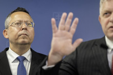 Minister financií SR Ladislav Kamenický (Smer-SD) počas tlačovej konferencie v rámci kontrolného dňa na Ministerstve financií SR 21. mája 2025 v Bratislave.FOTO: TASR