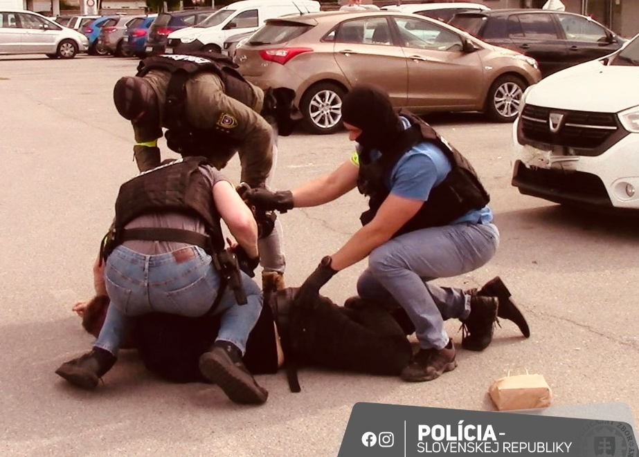 Policajti zadržali starostu pri preberaní úplatku 40-tisíc eur