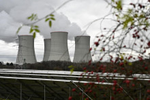 Pohľad na jadrovú elektráreň Mochovce zo 6. decembra 2022.