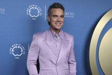 Robbie Williams má kvôli lieku na chudnutie vážne zdravotné problémy.