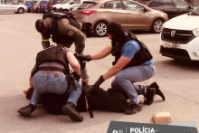 Počas akcie s krycím názvom Starosta zadržali policajti verejného činiteľa bezprostredne po prevzatí úplatku. FOTO: Facebook polície Slovenskej republiky