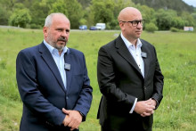 Minister dopravy Jozef Ráž a štátny tajomník Igor Choma na sociálnej sieti ohlásili, ako je na tom tender na žilinský privádzač. FOTO: FB ministerstva dopravy