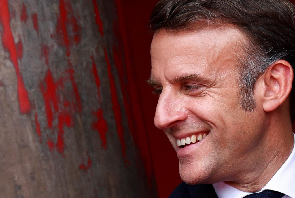 Francúzsky prezident Emmanuel Macron na návšteve v Hanoji. FOTO: Reuters