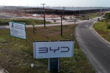 Pohľad na výstavbu lokality BYD elektrickej automobilovej továrne v Industrial Complex v meste Camacari, v štáte Bahia v Brazílii. FOTO: Reuters